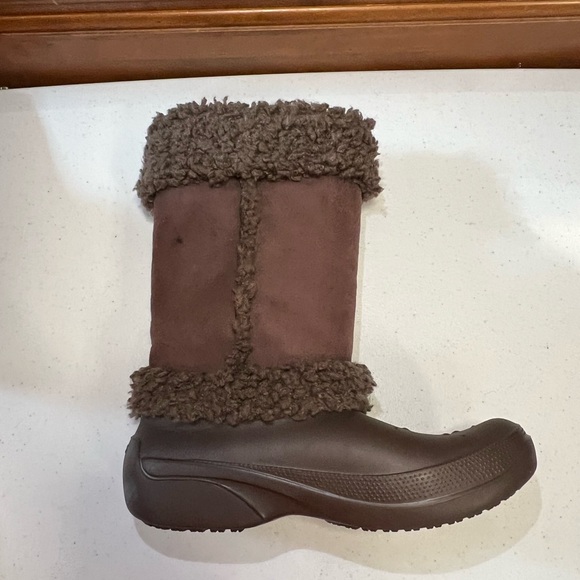 CROCS Chocolate Sherpa Lined Boots - Picture 7 of 12